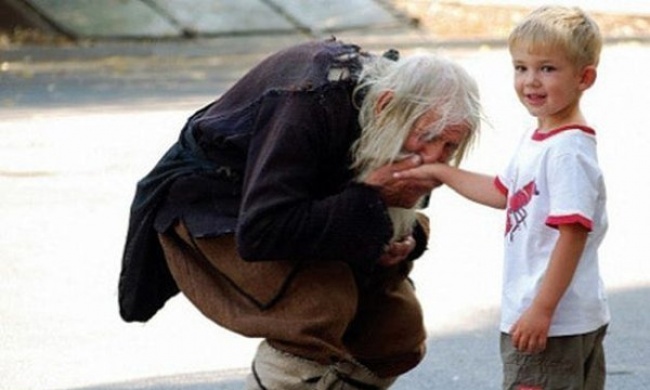 Дедушка из болгарской деревеньки...