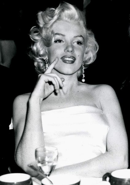 91. Порою ангела в нем узнавала