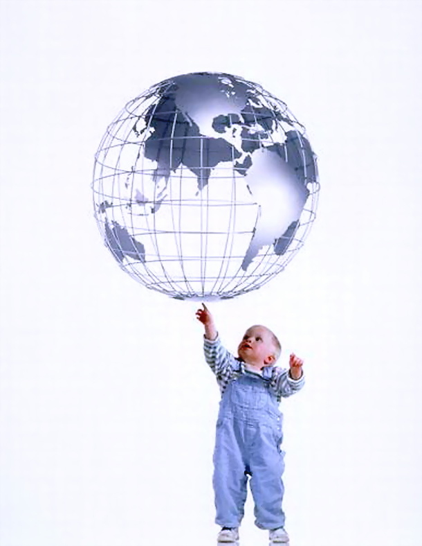 Дети держат шар. Дети держат шар. Девочка обнимает планету. Девочка на земном шаре рисунок. Дети держат шар.