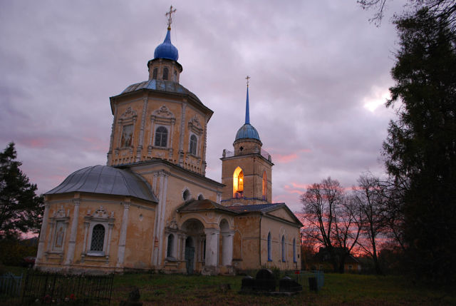 Храм в Берново