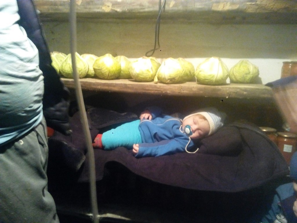 Пусть папа выключит войну!..