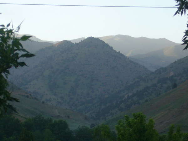 Сползает с гор