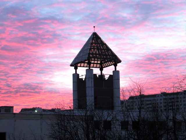 Каланча пожарная в розовом закате