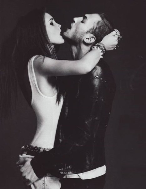 Однажды лисица приперлась к ежу...