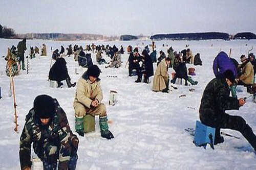 Рыбаки на льду сидят (Николас Алексеев) / Стихи.ру