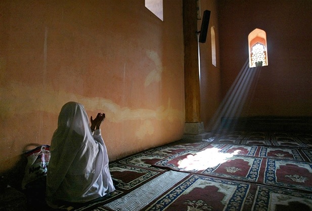 Рассвет стекал со стёкол на пол...