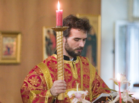 Священнослужитель