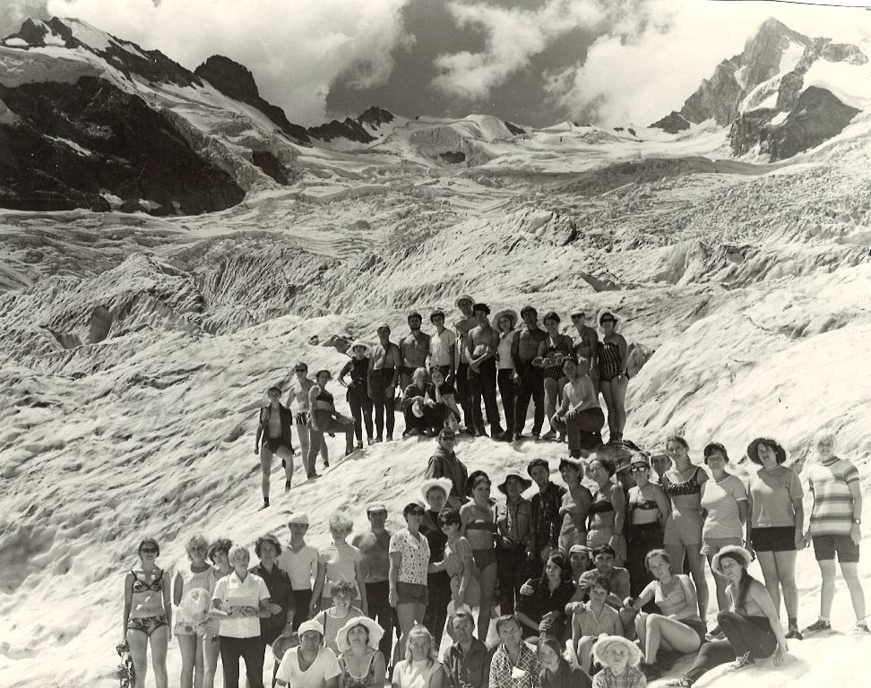 Северный кавказ ссср. Альплагерь Домбай в 1971 году. Перевал Гезевцек. Альплагерь Домбай 1979. Всесоюзный маршрут 264 Долина гейзеров.