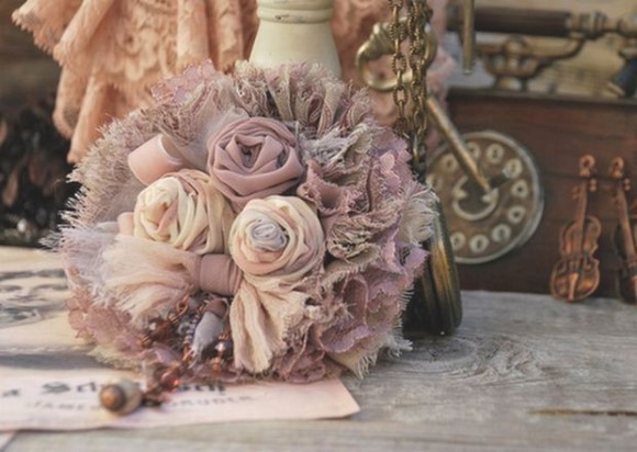 Таится сумрак в пыльных зеркалах