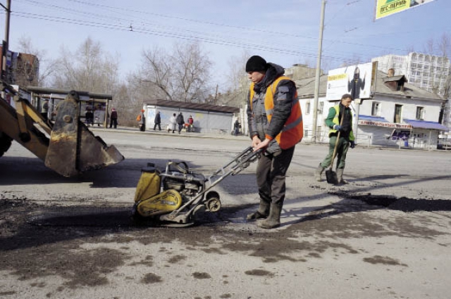 Вот и двор, пустой от снега,