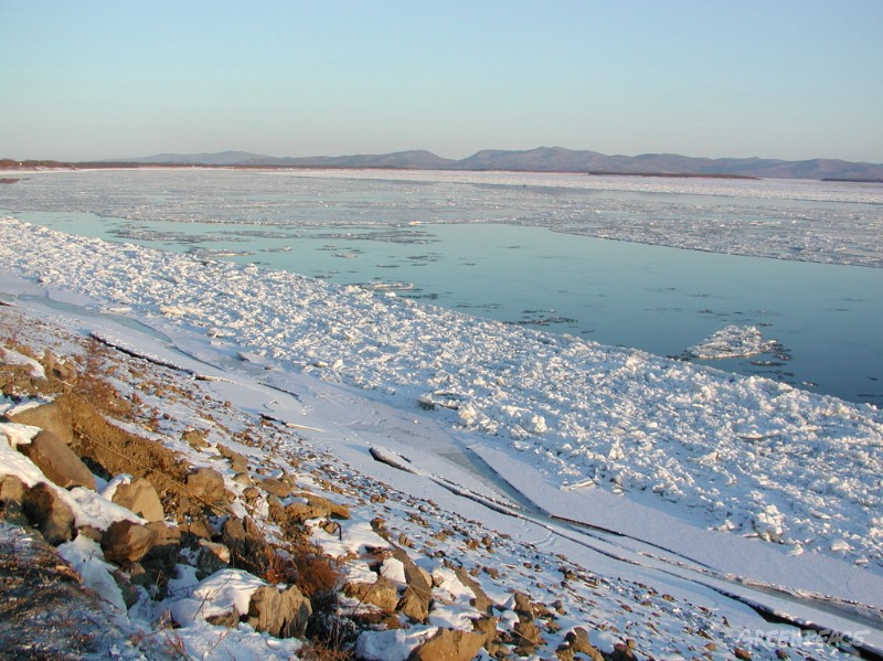 Река амур зимой