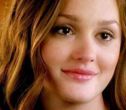 Улыбнулась женщина