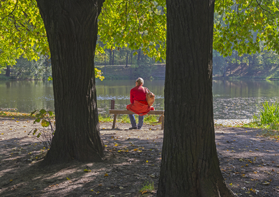 Уйти от скромной чести праздной суеты