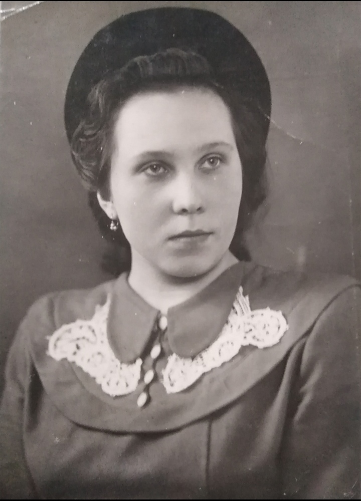 В мои неполных восемнадцать Стихи моей мамы