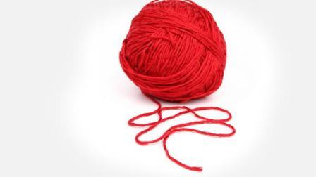 Шерстяная нитка на запястье