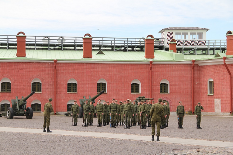 На мостовой