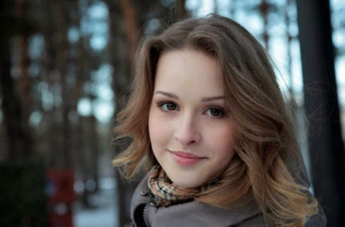 Люблю читать её глаза