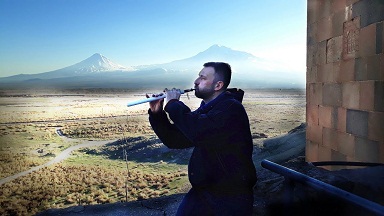 В голосе армянского дудука...