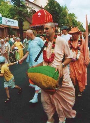 Подношение на вьсапуджу Ниранджана Свами 5