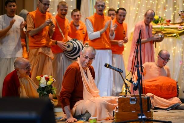 Подношение на вьсапуджу Ниранджана Свами 6