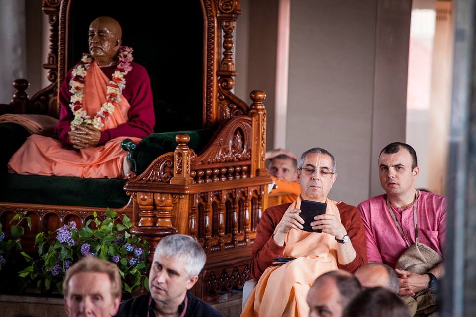 Подношение на вьсапуджу Ниранджана Свами 7