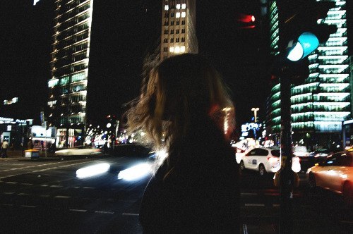 Горят огни, потухло сердце...