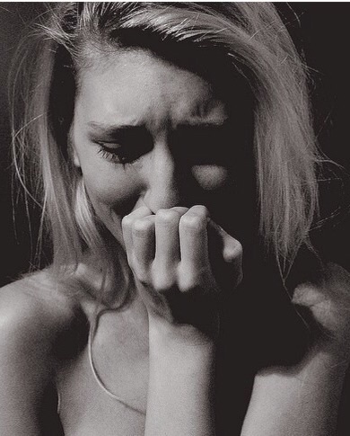 люди плачут