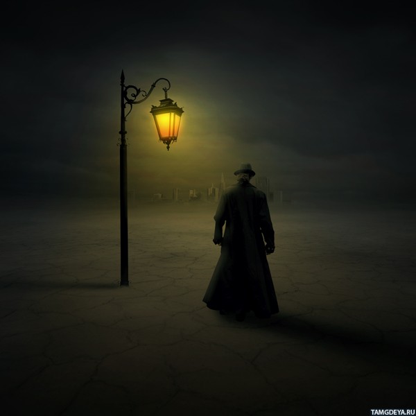 Человек в плаще