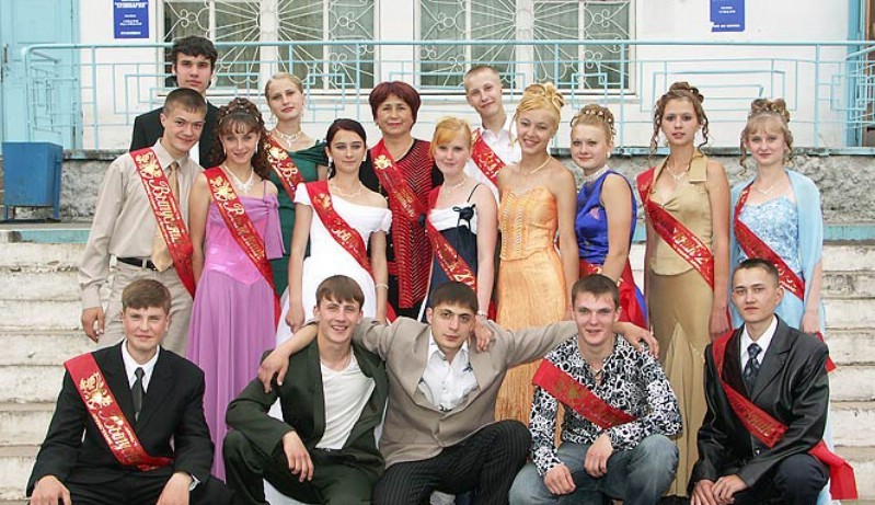 Фото выпуска школа 2. Выпускной 2005 год. Выпускной в 11 классе 2005 год. Выпускники 1 школы 2005 год. Школьный выпускной 2004 года