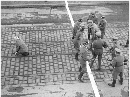 Трусы за Берлинской стеной