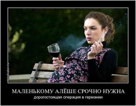 Девушка сидит - воплощенная грация