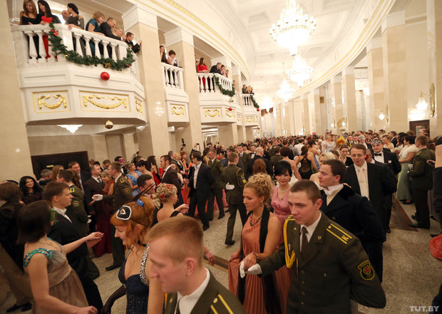 Офицеры в опере