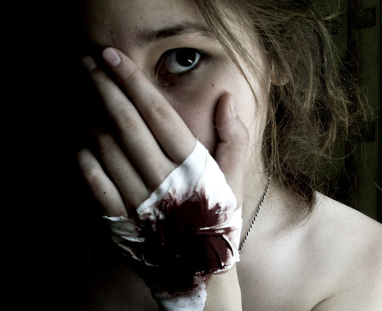 Солнце погасло. Лопнула с треском нить