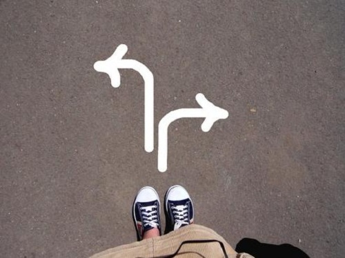 И сколько б не заигрывал...