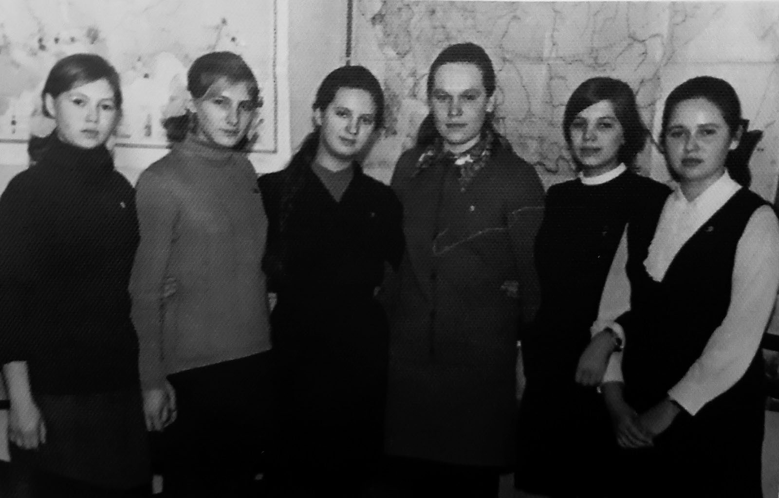 Девчонки, одноклассницы