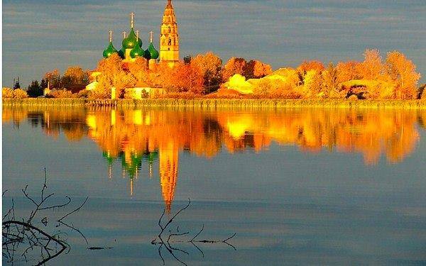 Опадают последние листья...