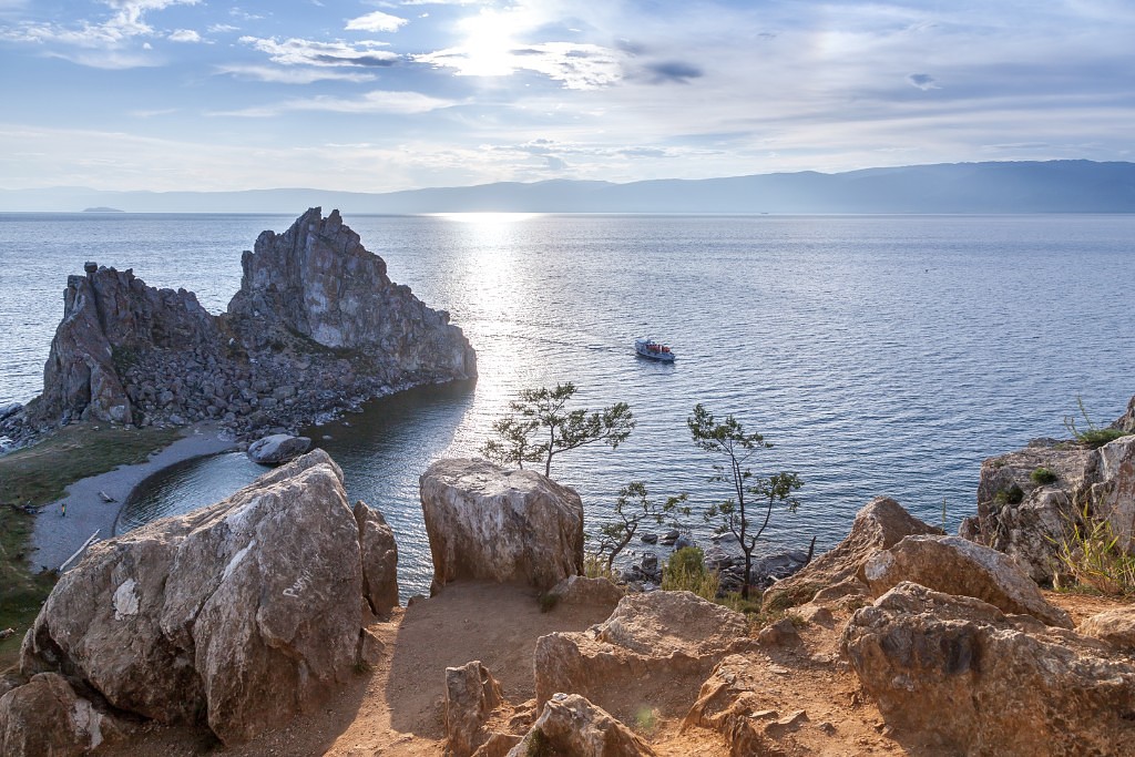 Река Ангара шаман камень