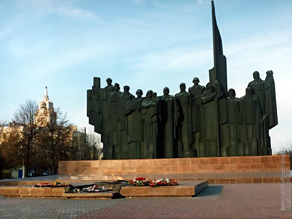 В каменном строю...