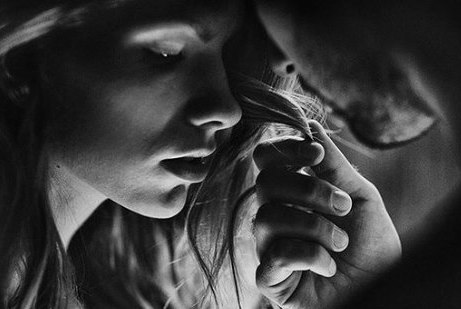 Мне днями при разлуке серой больно...