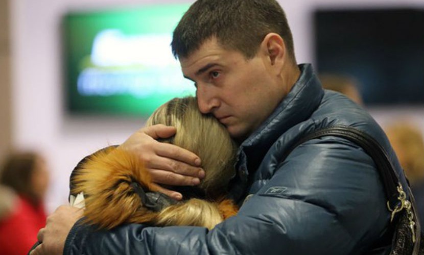 В слёзы вся страна одета