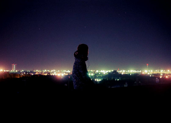 Ты учишь молчать. Молчать и бродить пешком