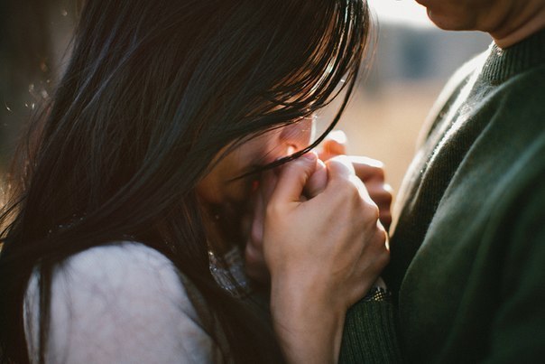 Картинки девушка плачет из за парня