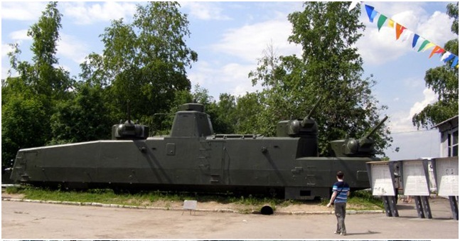 На запасном пути бронепоезд стоял