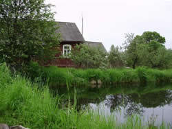 В ветхом доме у реки