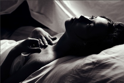 Стала ночь в любви сладка...