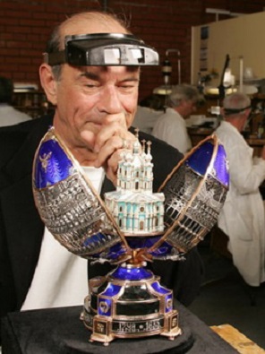 Каждый верит и ждёт знак судьбы и дорогу