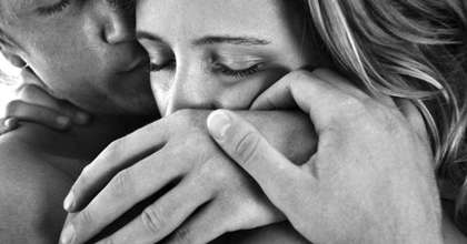 И шагает послушно в безбрежность...