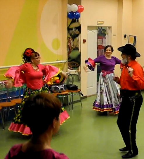 А ну, ромалэ, шире круг!