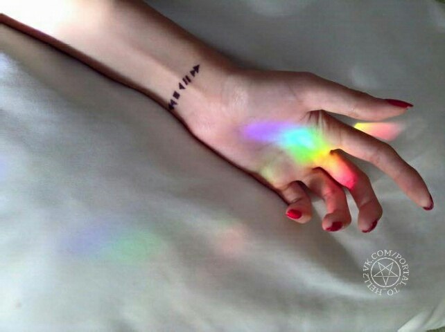 В дверь стучится теплый ветер...