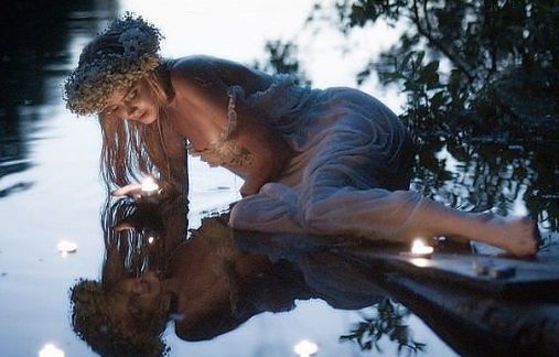 Предавшись сладострастию средь ночи...